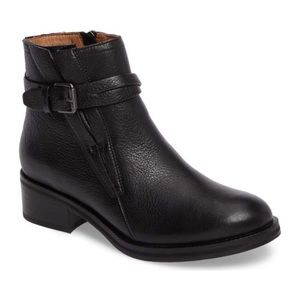 Kenneth Cole black booties suede booties